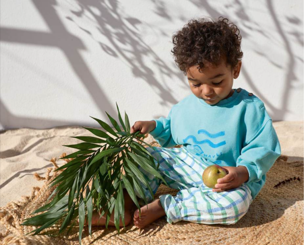 Garcon avec jolis vetements