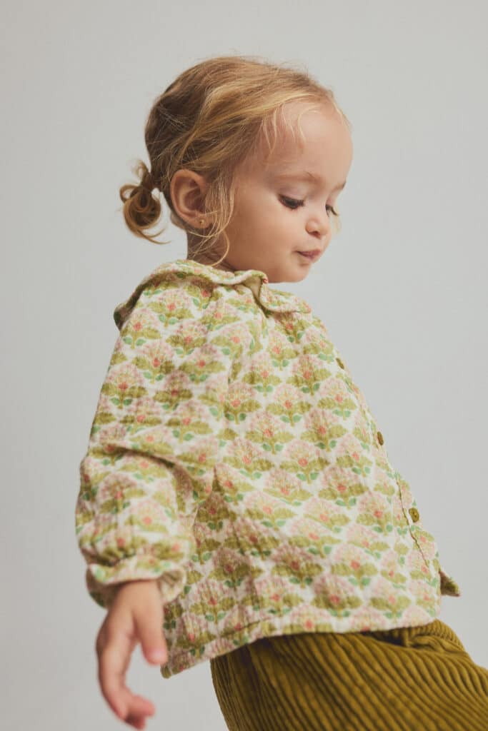 IRIS241w6 green textured floral print 1 Peppita